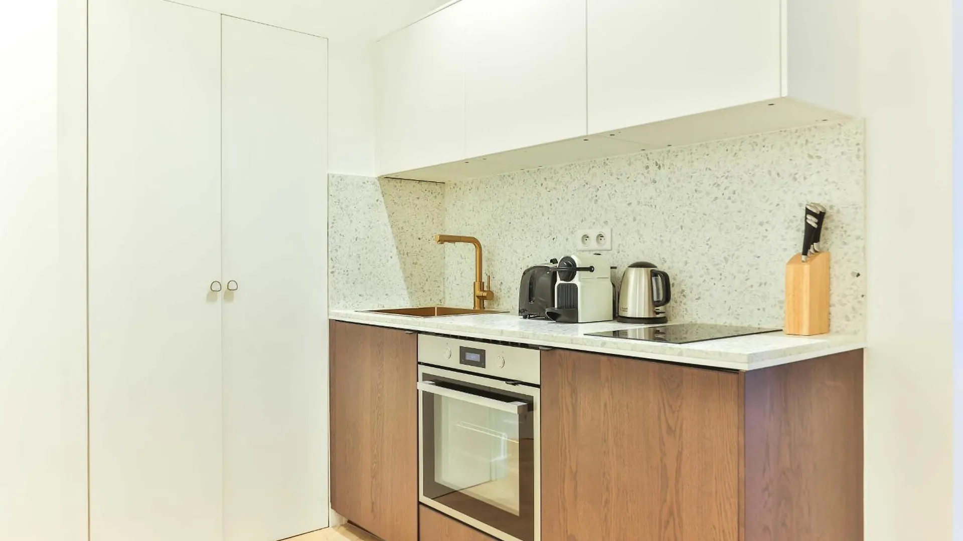 Charming 2br - 6p - Eiffel Tower باريس