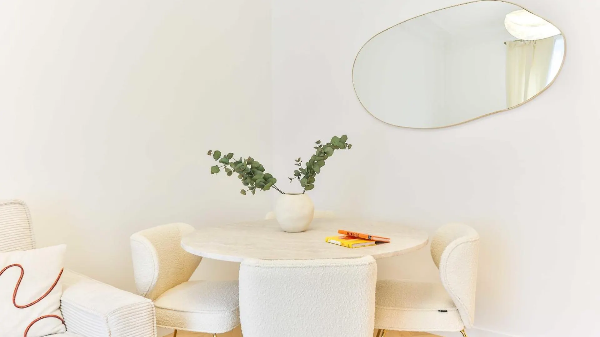 Charming 2br - 6p - Eiffel Tower Apartment